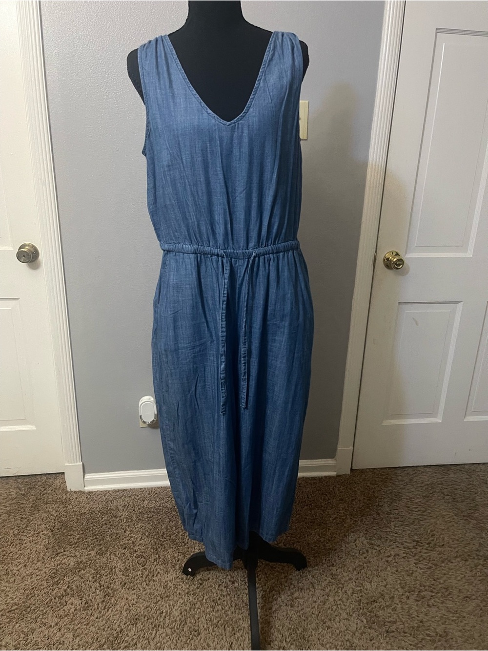 Sleeveless denim jumper